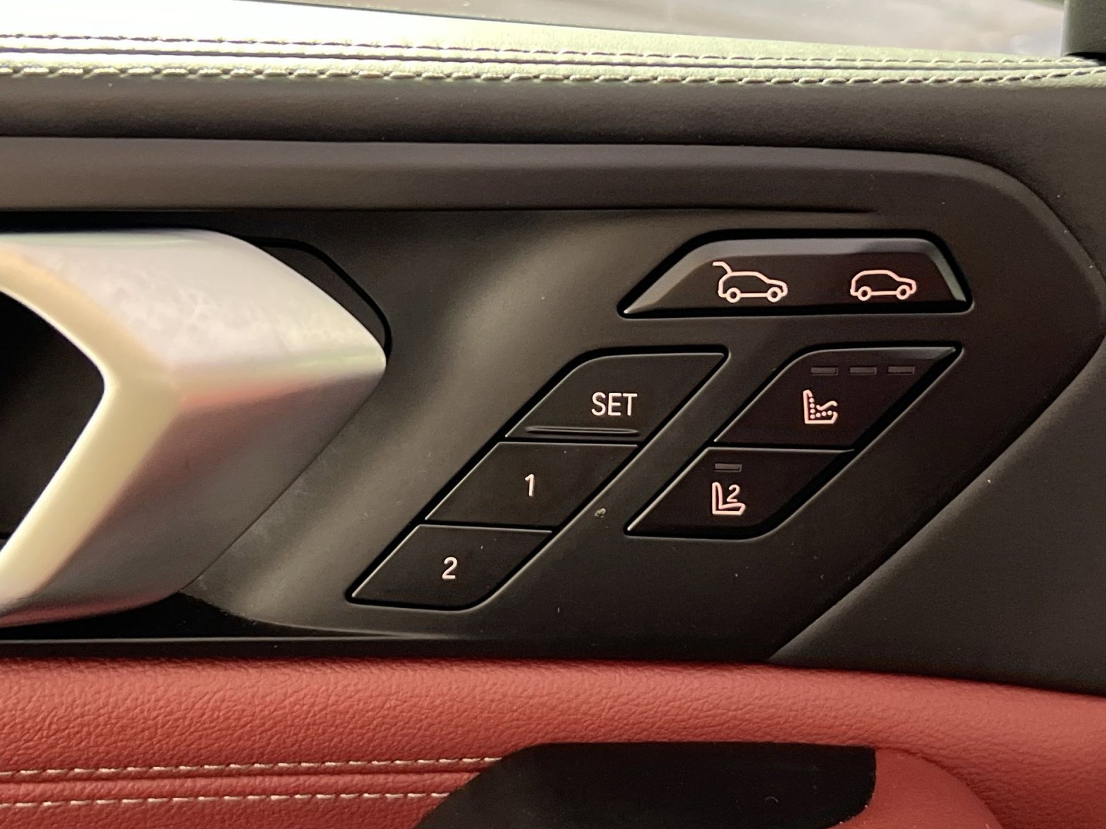 Used 2021 BMW X6 M50i w/ Executive Package image 31