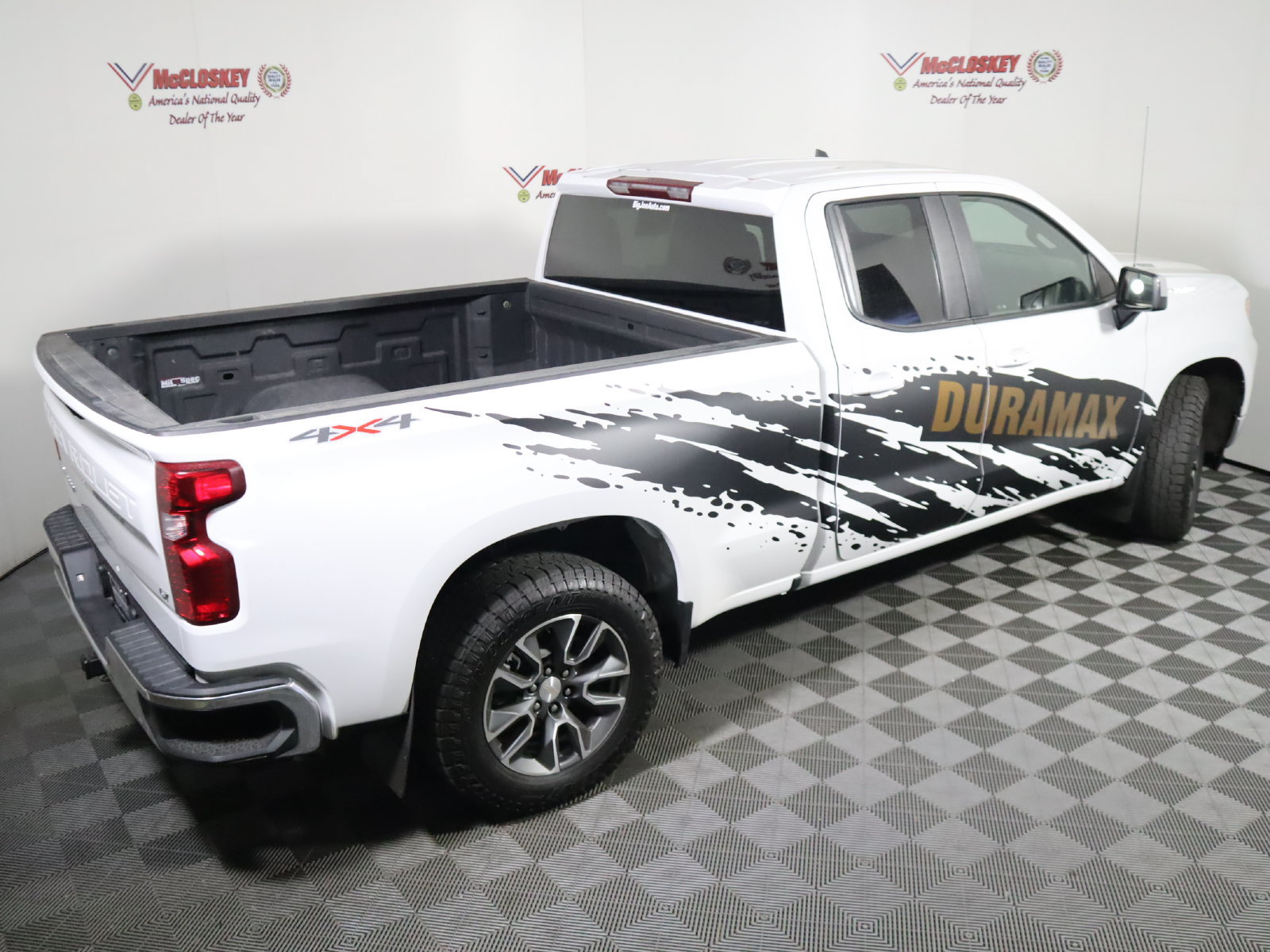 Used 2023 Chevrolet Silverado 1500 LT AWD/4WD image 5