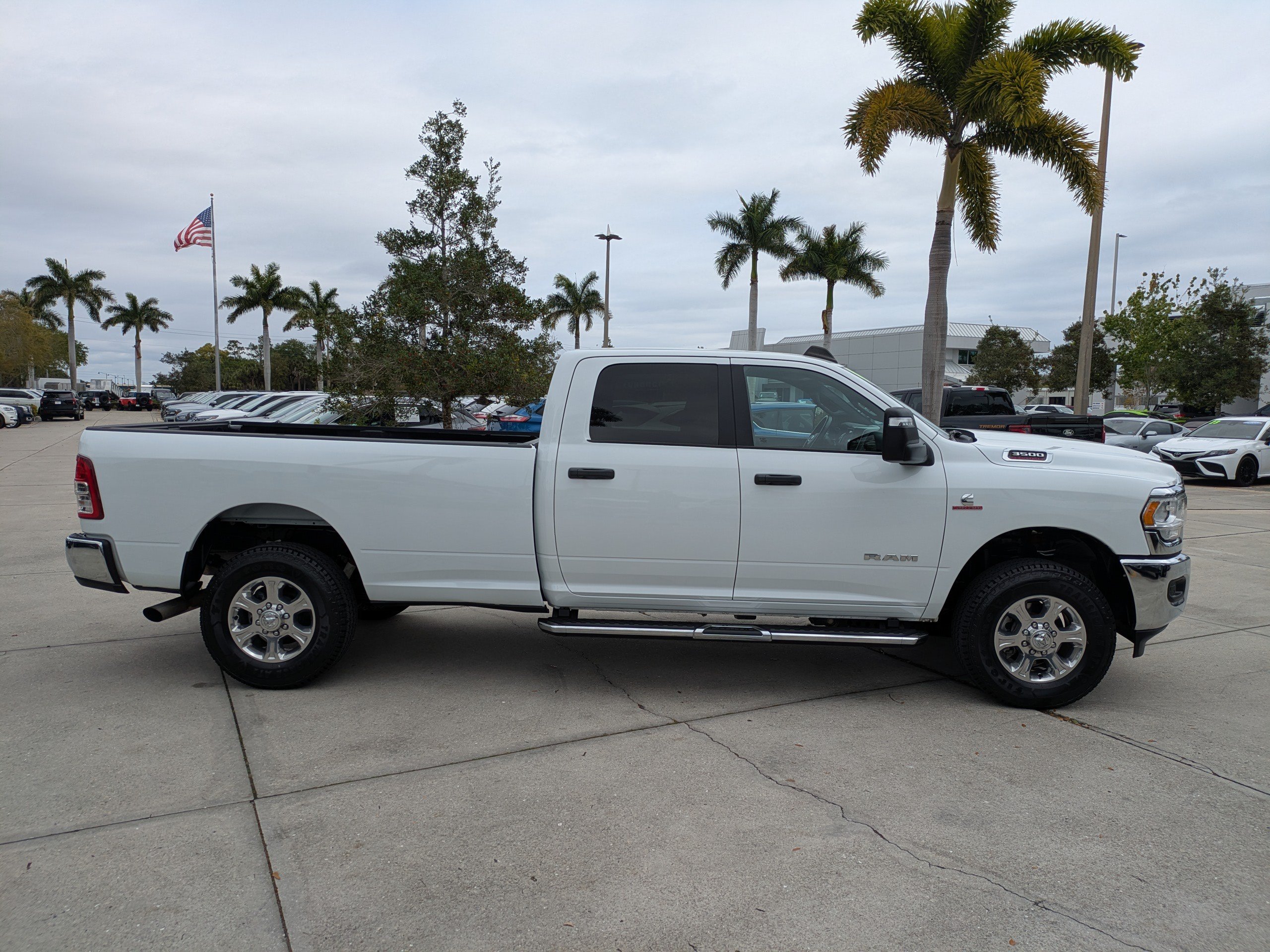 Used 2024 RAM 3500 Big Horn AWD/4WD image 3
