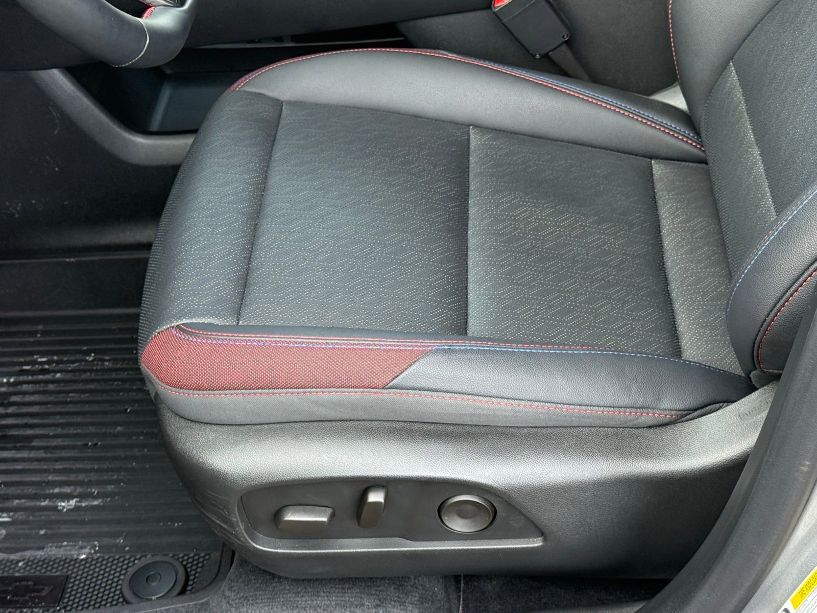 Used 2025 Chevrolet Equinox RS image 38