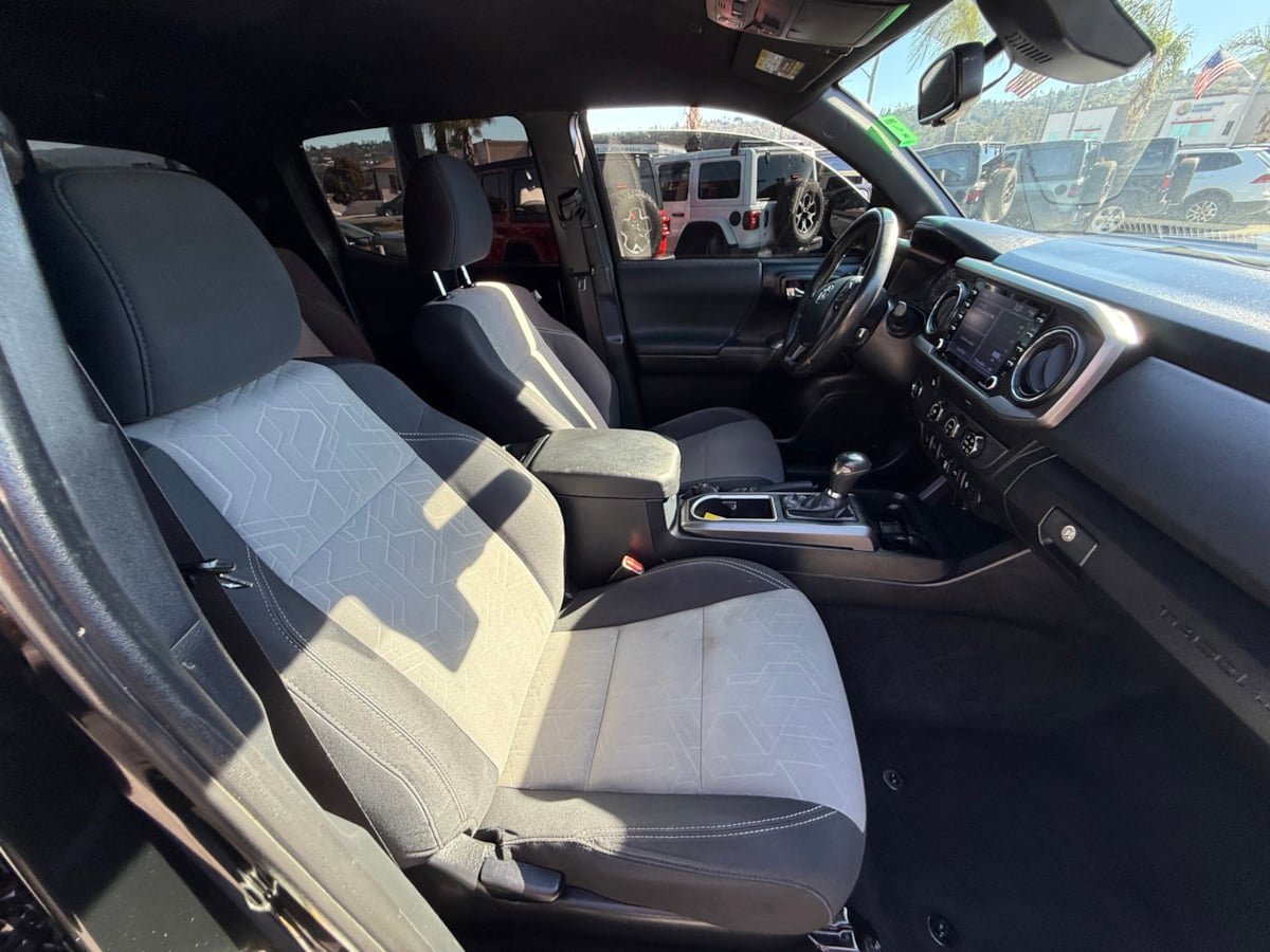 Used 2020 Toyota Tacoma TRD Sport w/ Technology Package RWD image 18