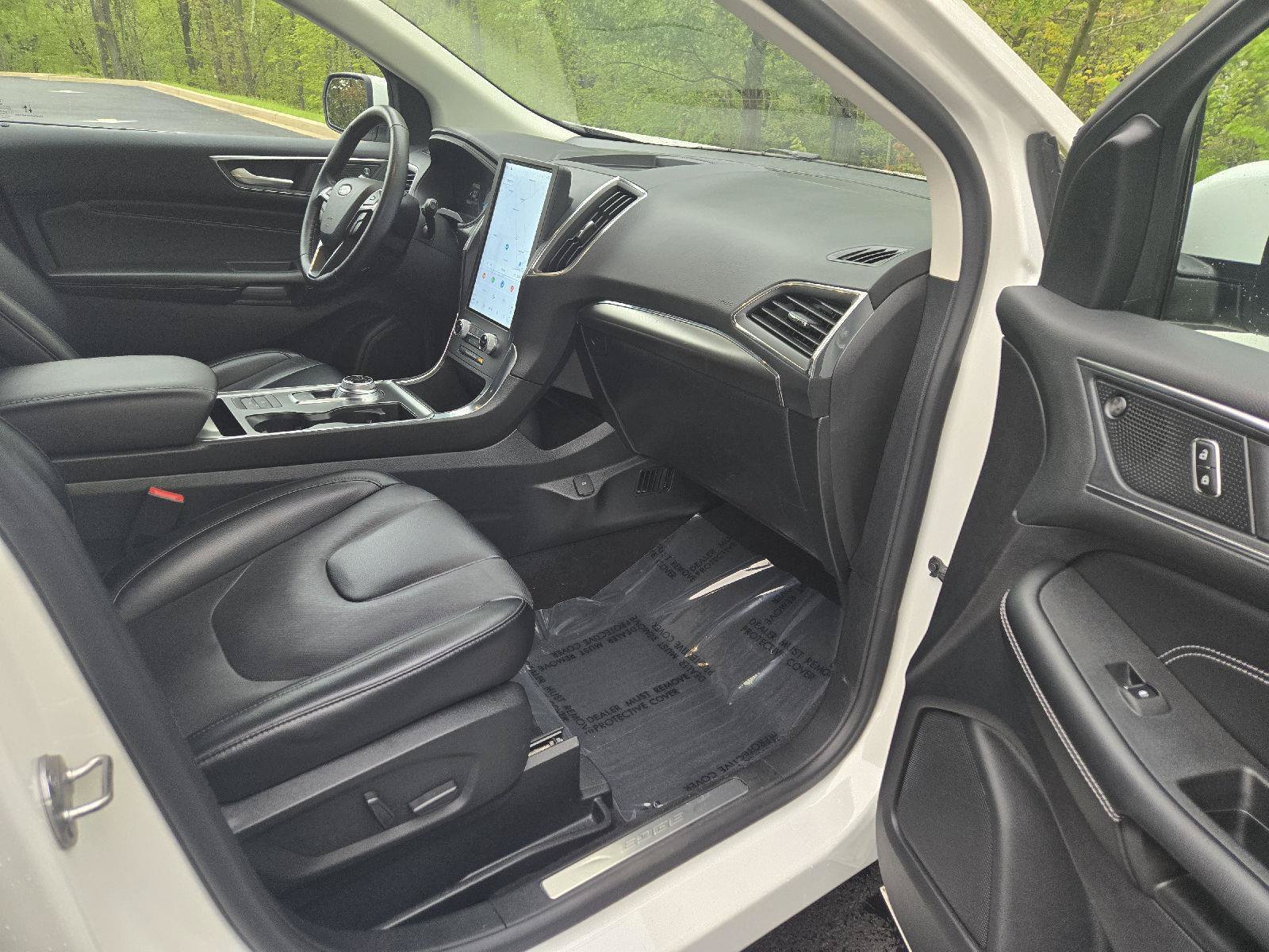 Used 2022 Ford Edge Titanium w/ Equipment Group 301A AWD/4WD image 22