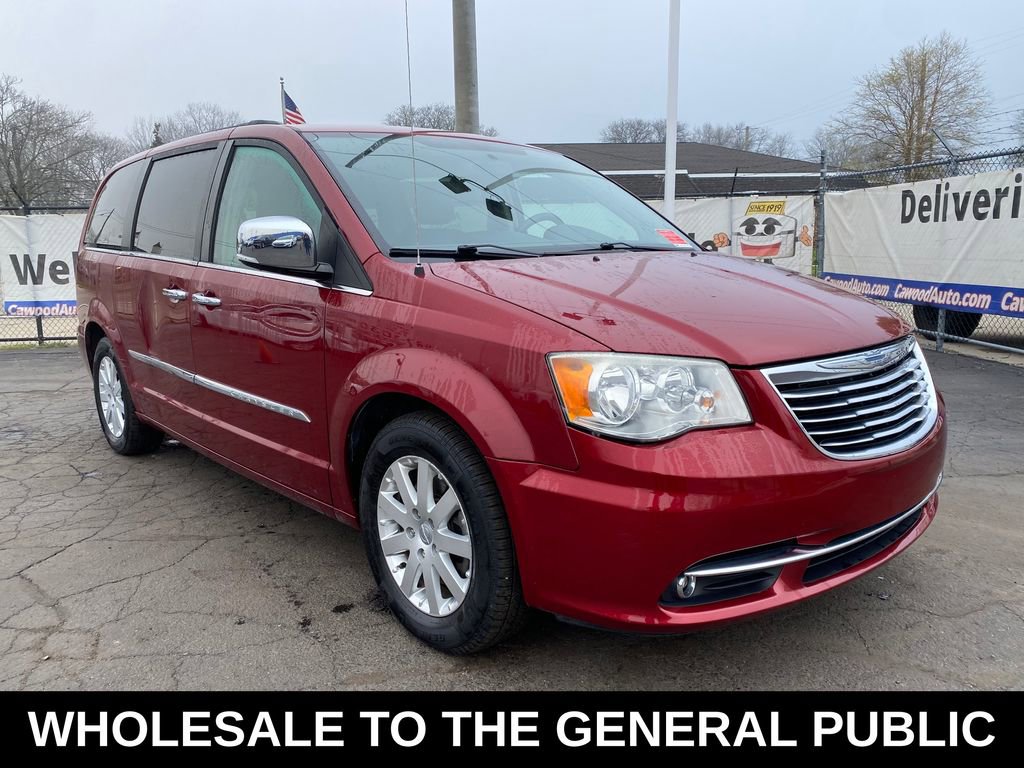 Used 2012 Chrysler Town & Country Touring-L w/ Driver Convenience Group FWD image 1