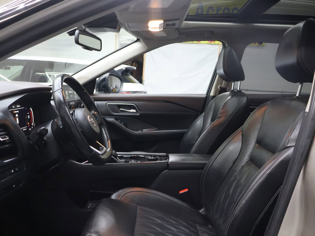 Used 2021 Nissan Rogue Platinum image 16