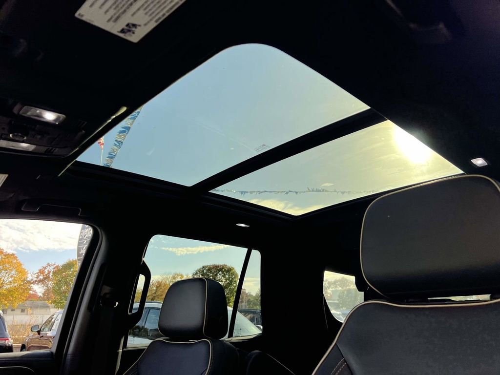 Used 2021 GMC Yukon SLT w/ SLT Luxury Plus Package image 11