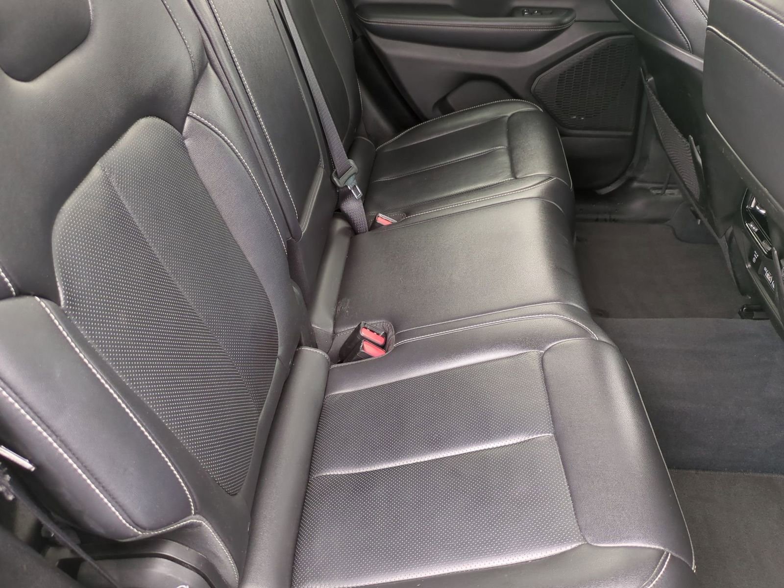 Used 2023 Jeep Grand Cherokee Limited w/ Luxury Tech Group II image 25