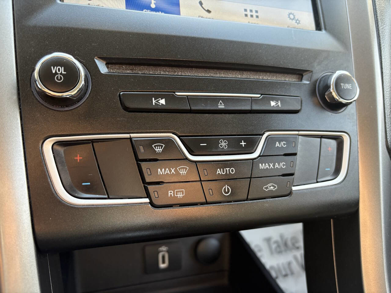 Used 2017 Ford Fusion SE w/ Fusion SE Technology Package FWD image 35