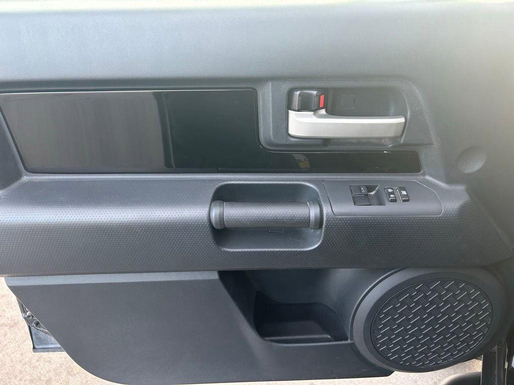 Used 2014 Toyota FJ Cruiser 4WD w/ Upgrade Package image 11