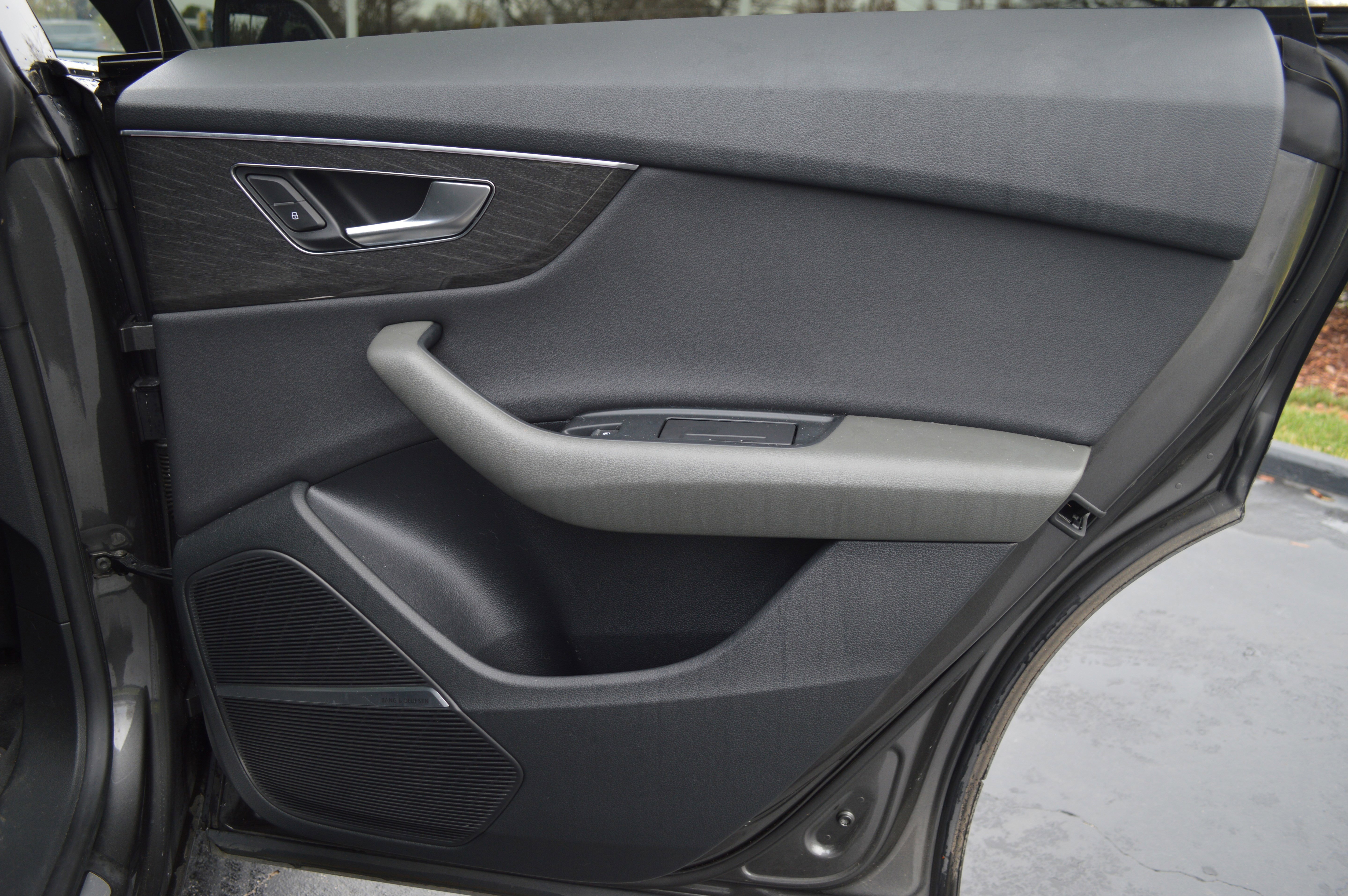 Used 2020 Audi Q8 Premium Plus image 32