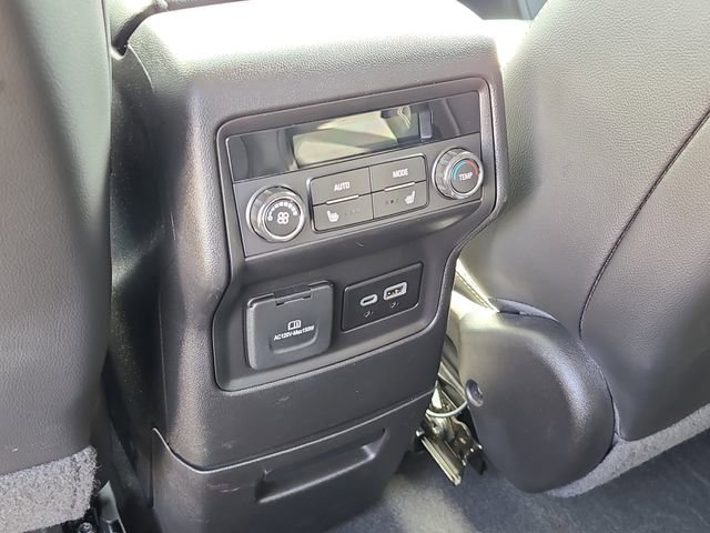 Used 2023 GMC Acadia SLT w/ Technology Package FWD image 12