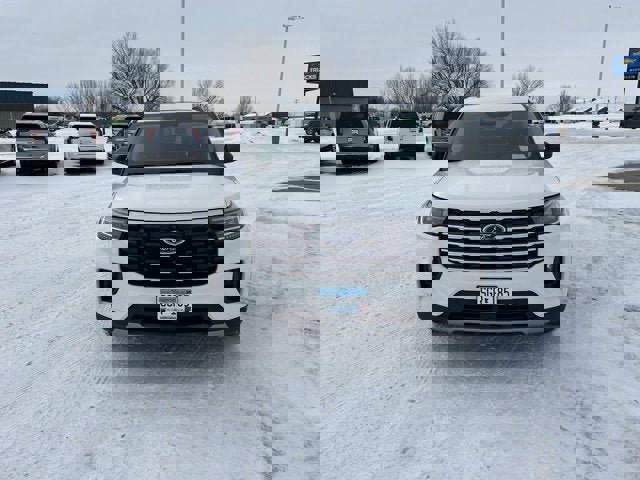 Used 2025 Ford Explorer Active w/ Active Comfort Package image 8