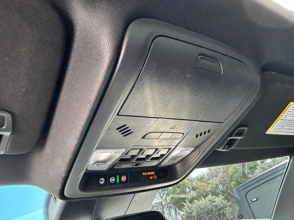 Used 2025 Cadillac XT4 Premium Luxury image 29