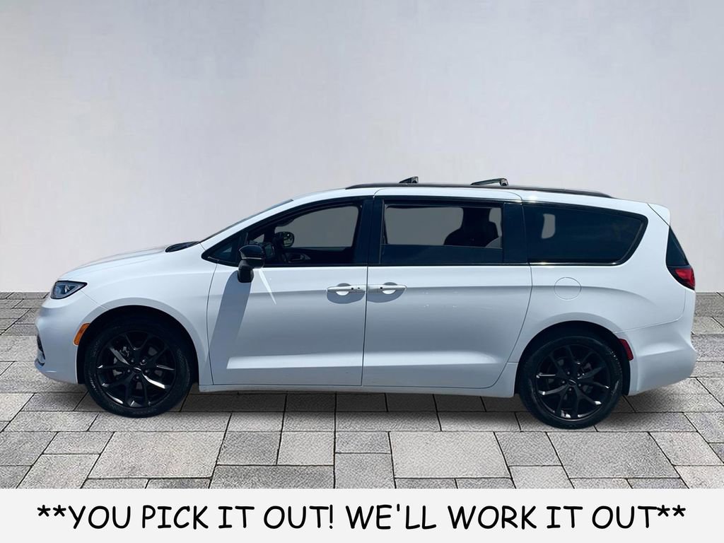 Used 2025 Chrysler Pacifica Limited FWD image 4