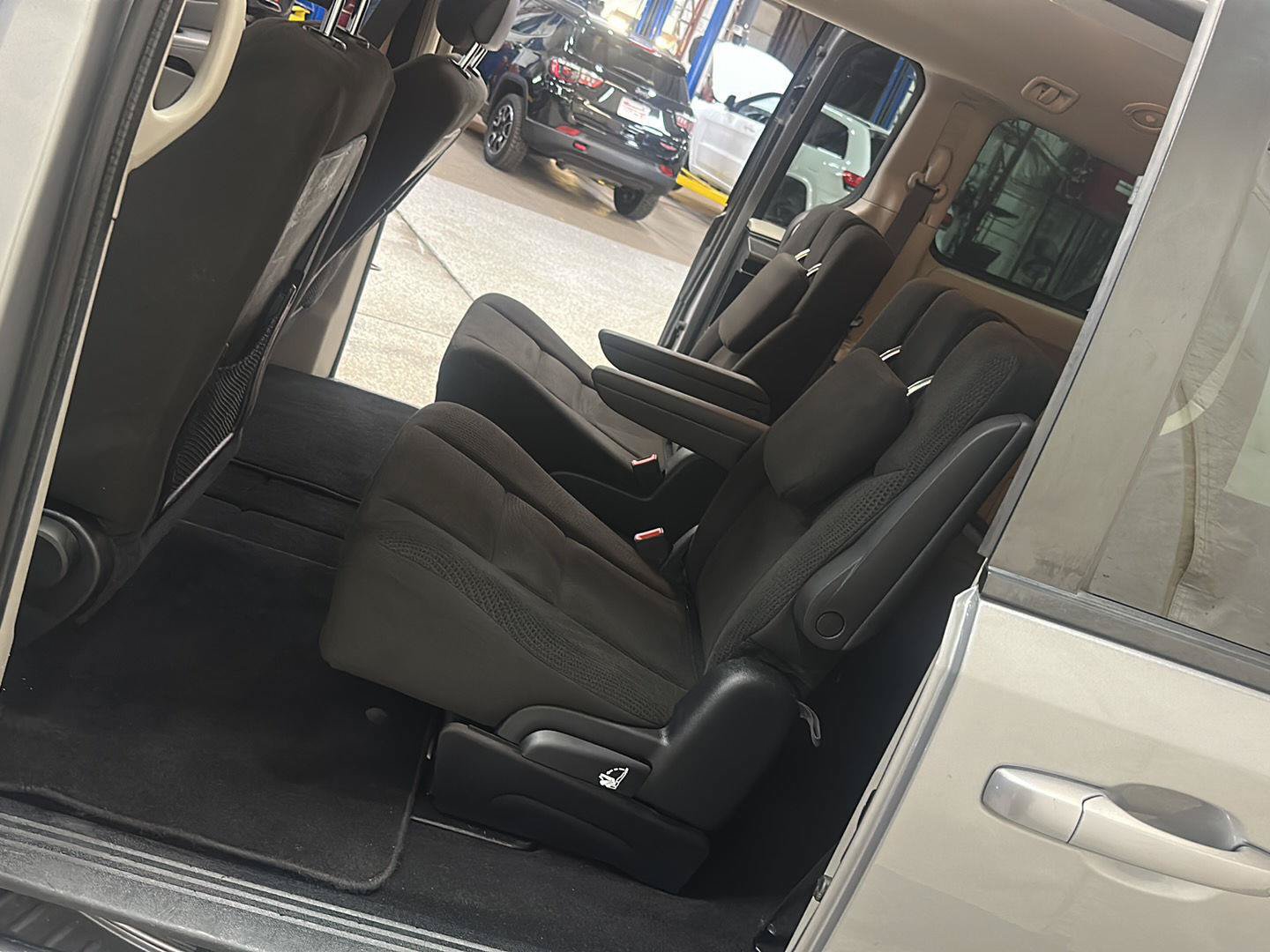 Certified 2016 Dodge Grand Caravan SE w/ Quick Order Package 29E SE FWD image 25