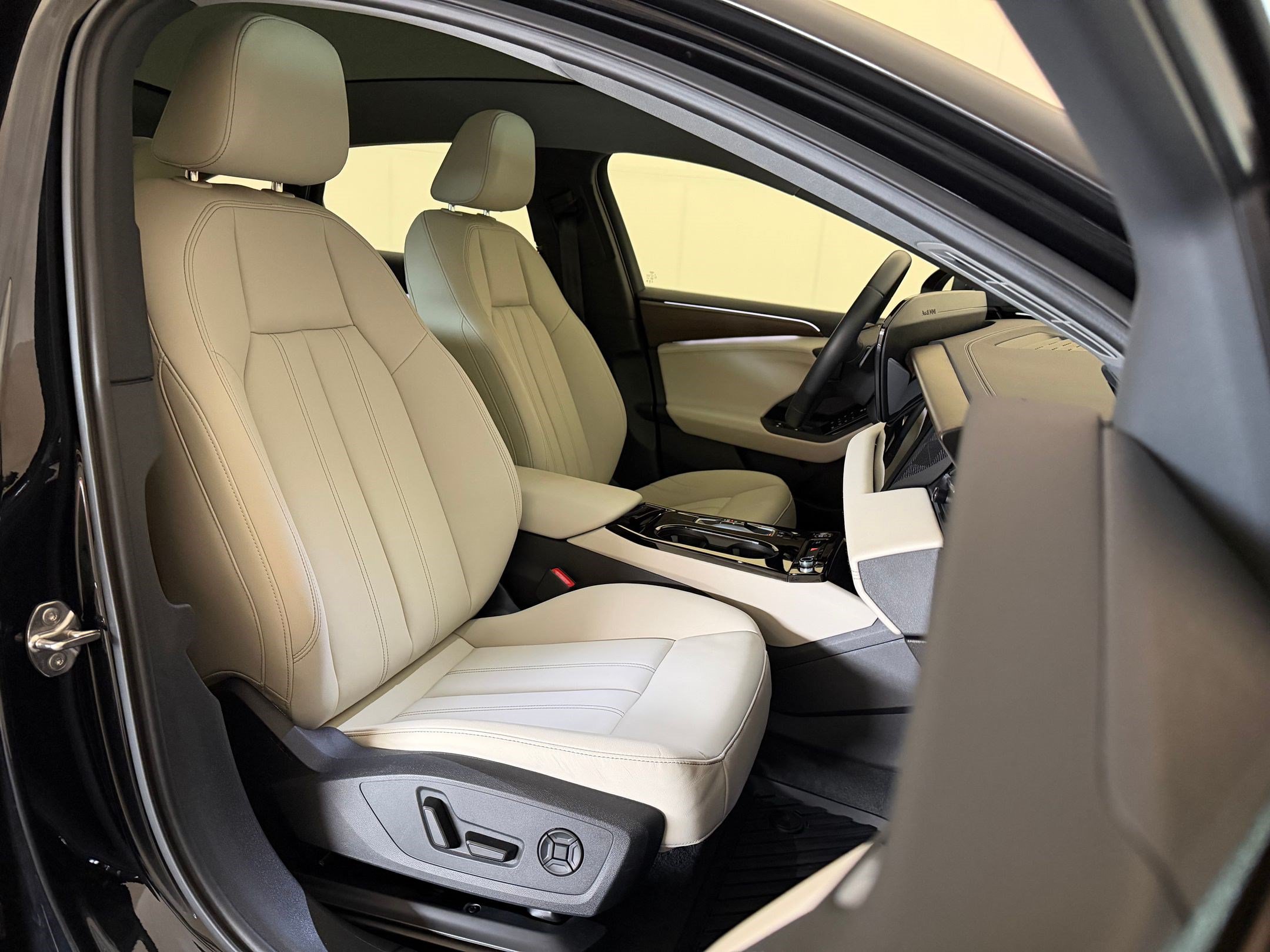 Certified 2025 Audi A6 e-tron Premium w/ Ultra Package AWD/4WD image 26
