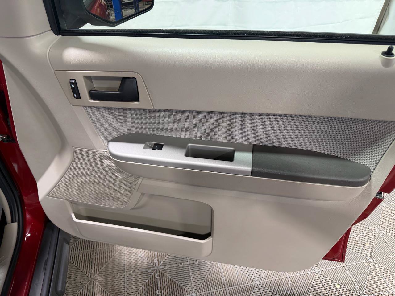 Used 2010 Ford Escape XLT AWD/4WD image 14