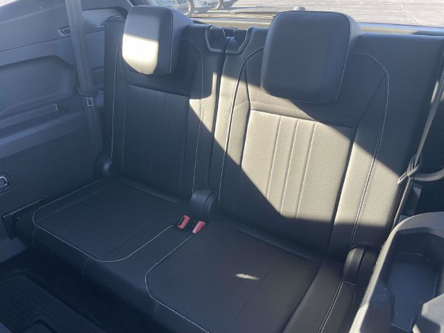 Certified 2023 Volkswagen Tiguan SE R-Line FWD image 13