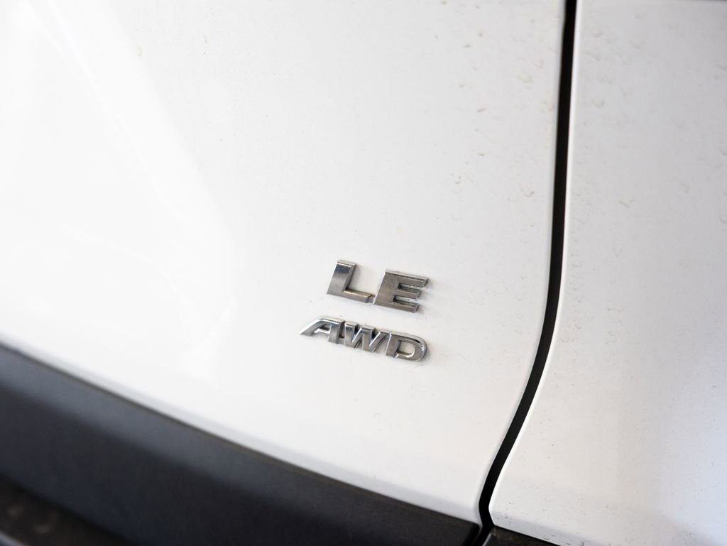 Used 2024 Toyota RAV4 LE AWD/4WD image 8
