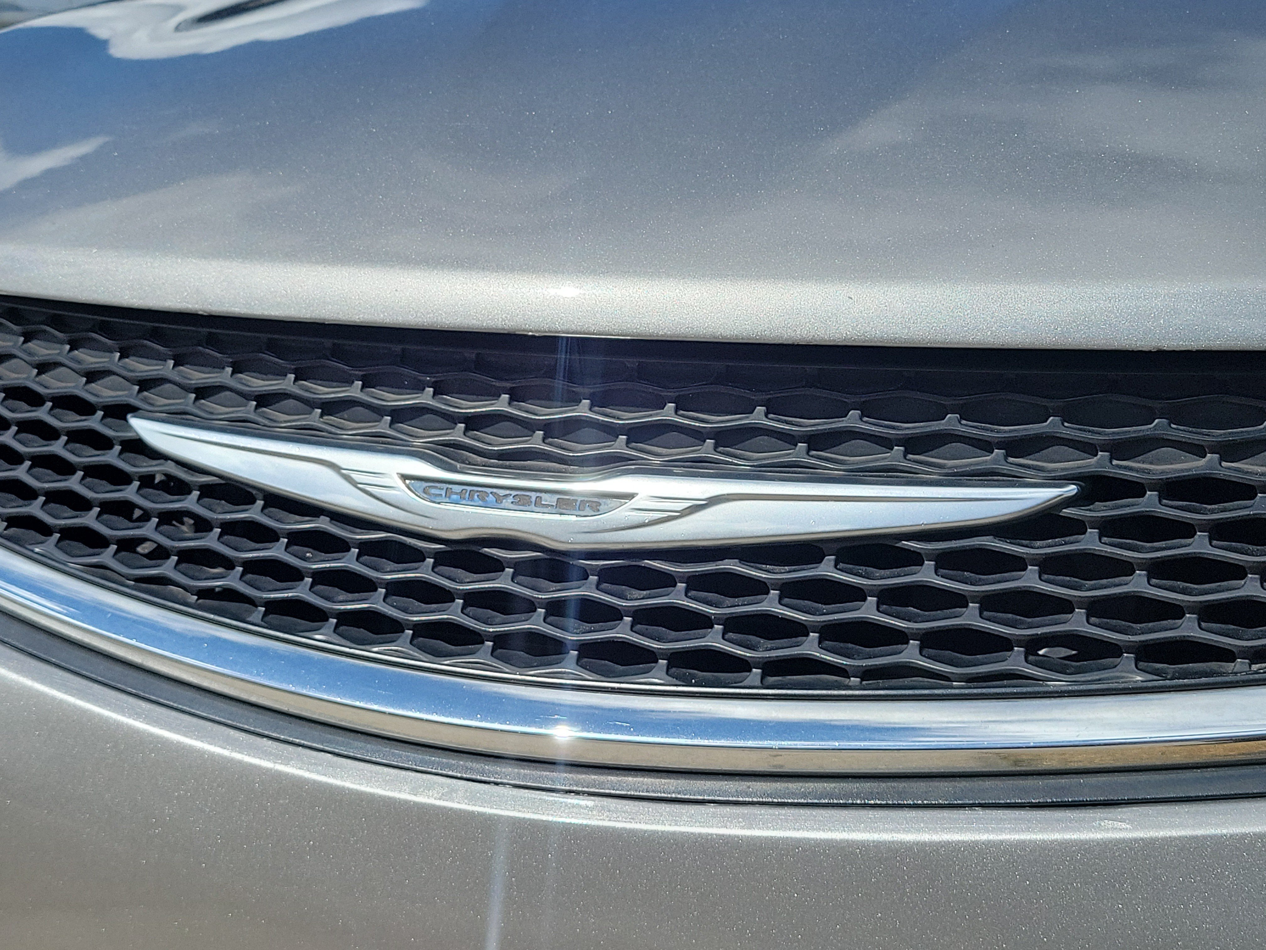 Used 2015 Chrysler 200 Limited FWD image 10