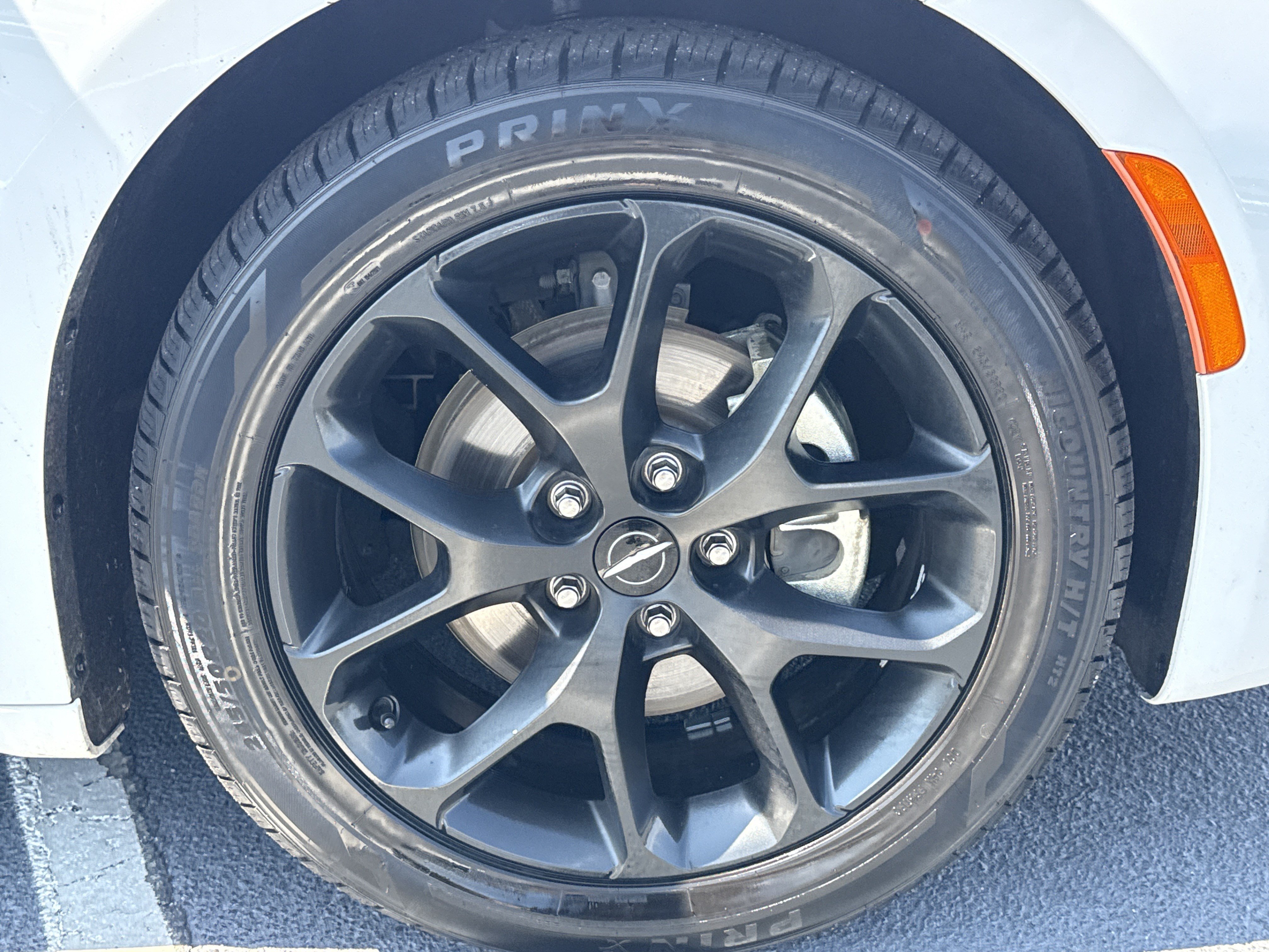 Used 2025 Chrysler Pacifica Limited FWD image 12