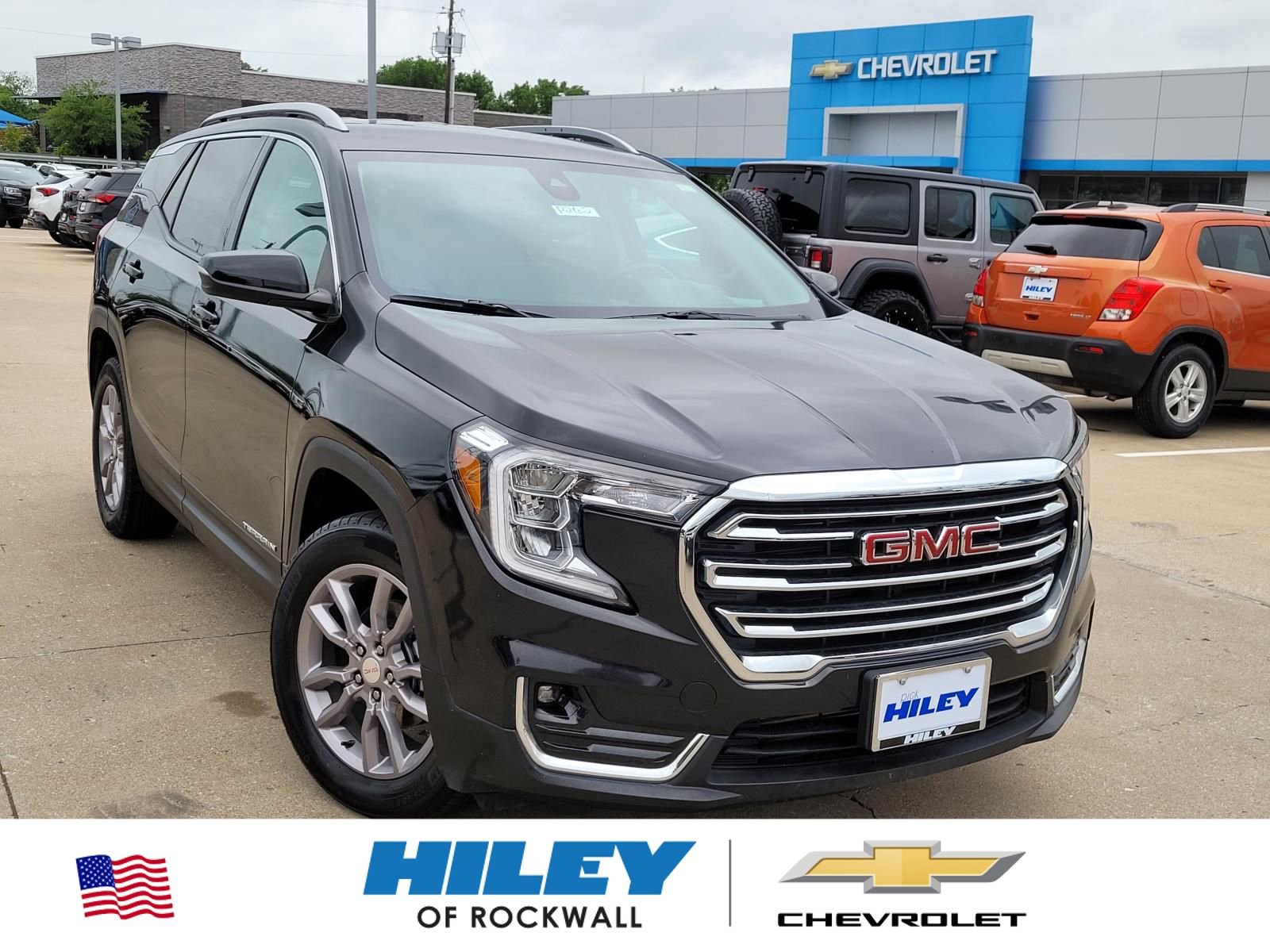 Used 2024 GMC Terrain SLT image 1