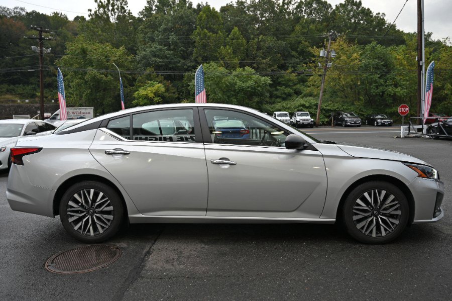 Used 2024 Nissan Altima 2.5 SV image 8