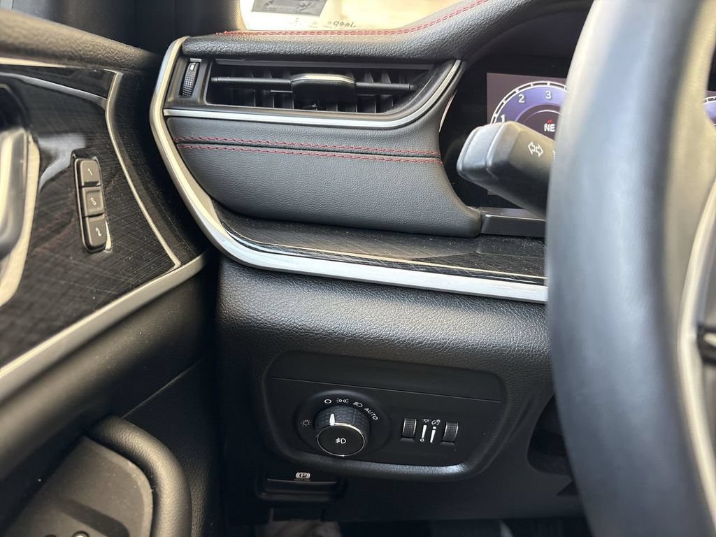Used 2022 Jeep Grand Cherokee Trailhawk AWD/4WD image 18