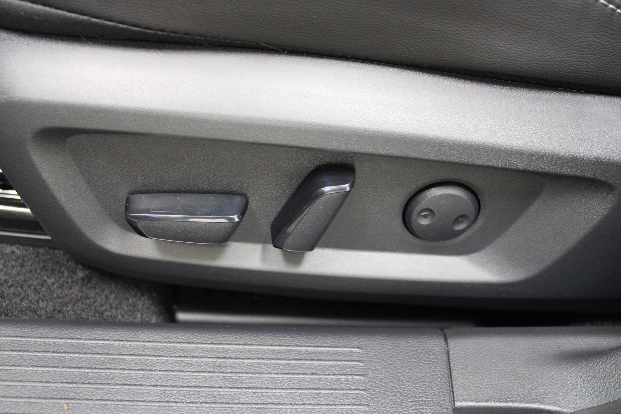 Used 2024 Nissan Rogue SL image 11