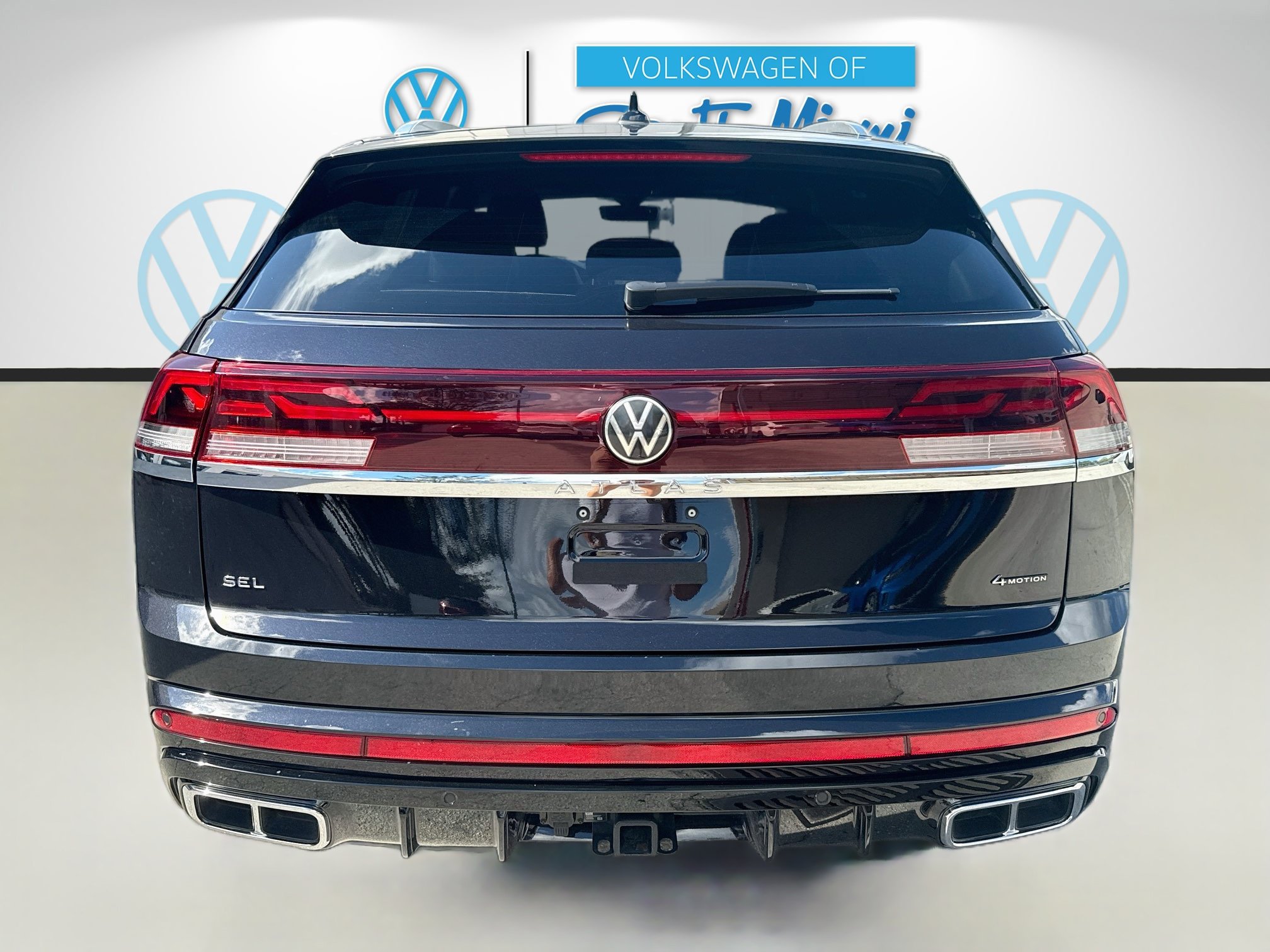 Used 2024 Volkswagen Atlas Cross Sport SEL R-Line AWD/4WD image 6