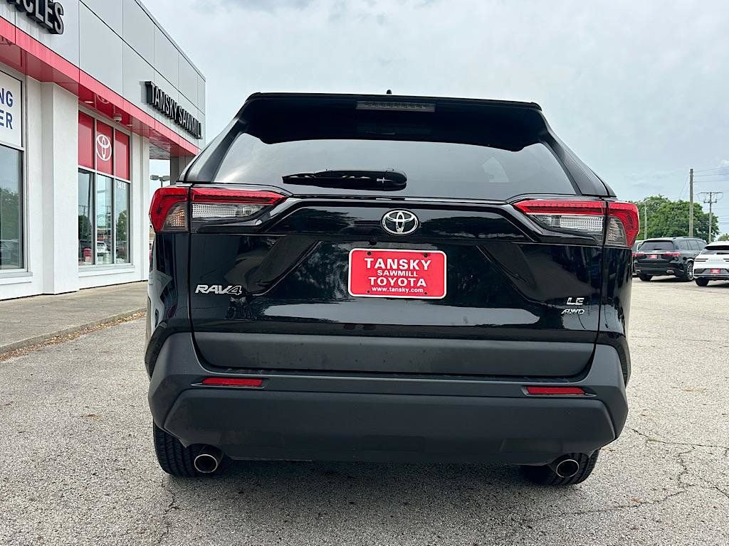 Used 2021 Toyota RAV4 LE AWD/4WD image 4