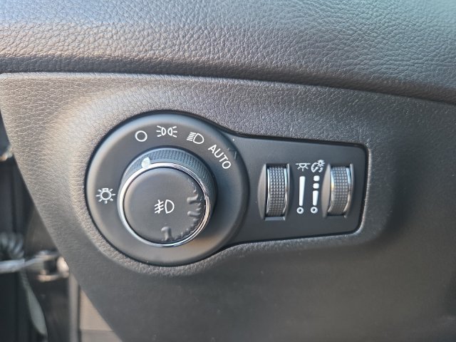 Used 2018 Jeep Compass Latitude w/ Popular Equipment Group AWD/4WD image 18