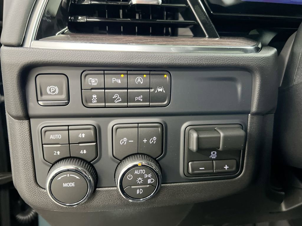 New 2026 Chevrolet Suburban Z71 w/ Comfort Package AWD/4WD image 19