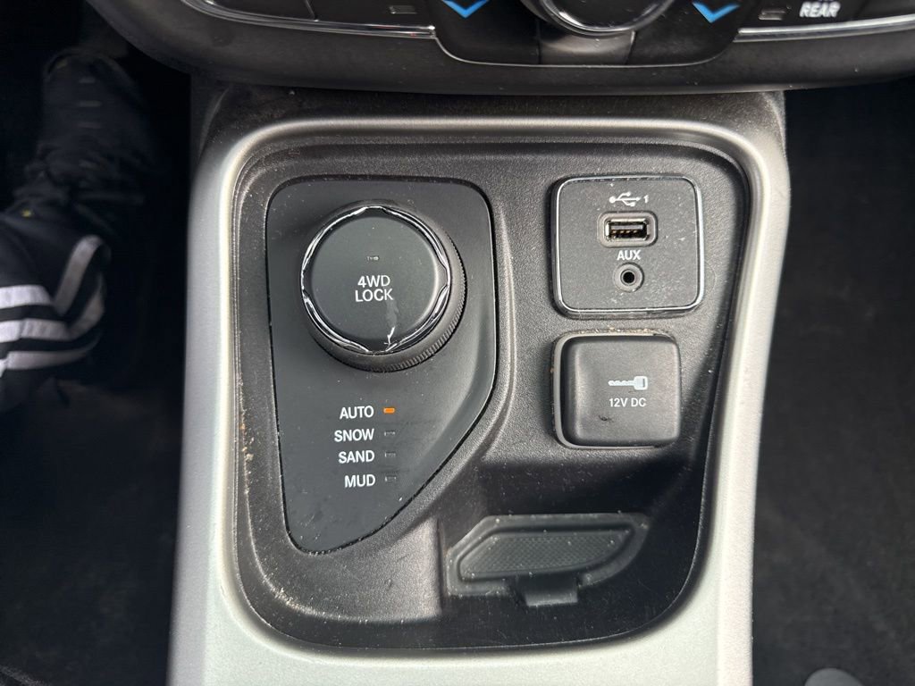 Used 2020 Jeep Compass Latitude w/ Cold Weather Group AWD/4WD image 21