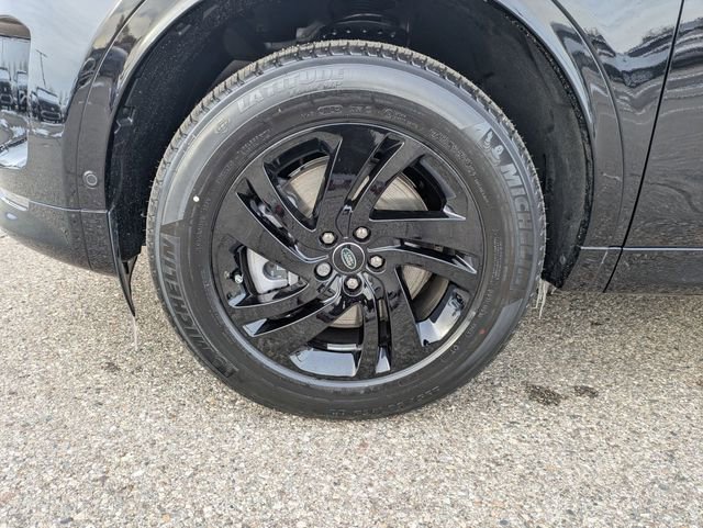 New 2025 Land Rover Discovery Sport S image 21