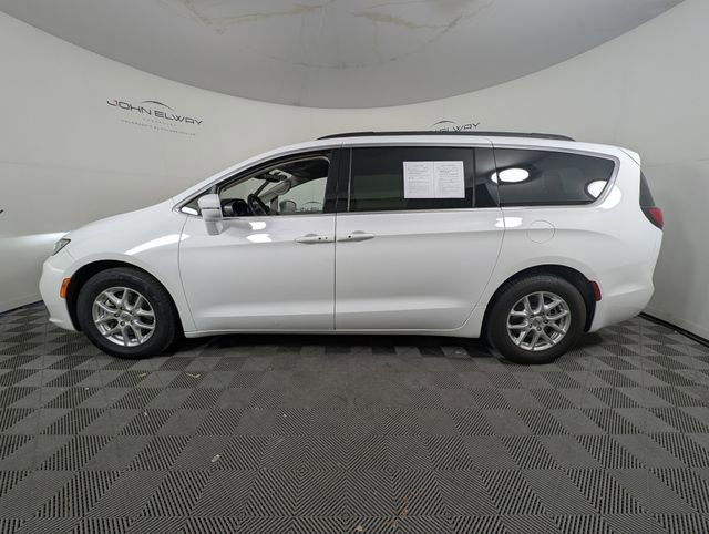 Used 2022 Chrysler Pacifica Touring-L image 5