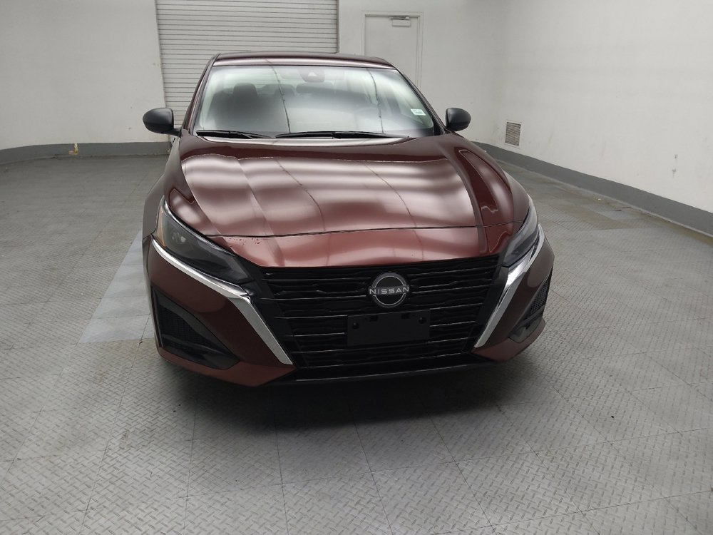 Used 2025 Nissan Altima 2.5 SV FWD image 14