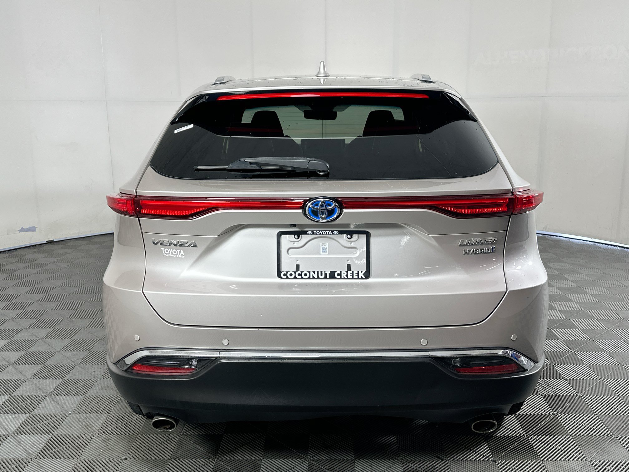 Used 2021 Toyota Venza Limited AWD/4WD image 4