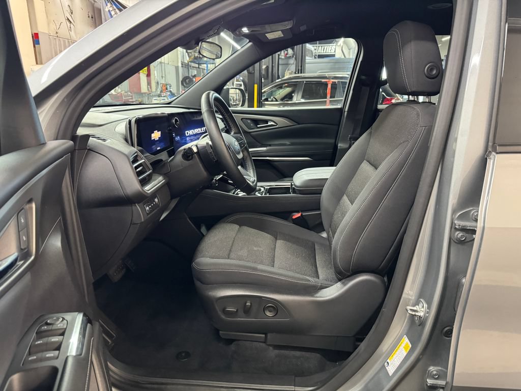 Used 2024 Chevrolet Traverse LT AWD/4WD image 14