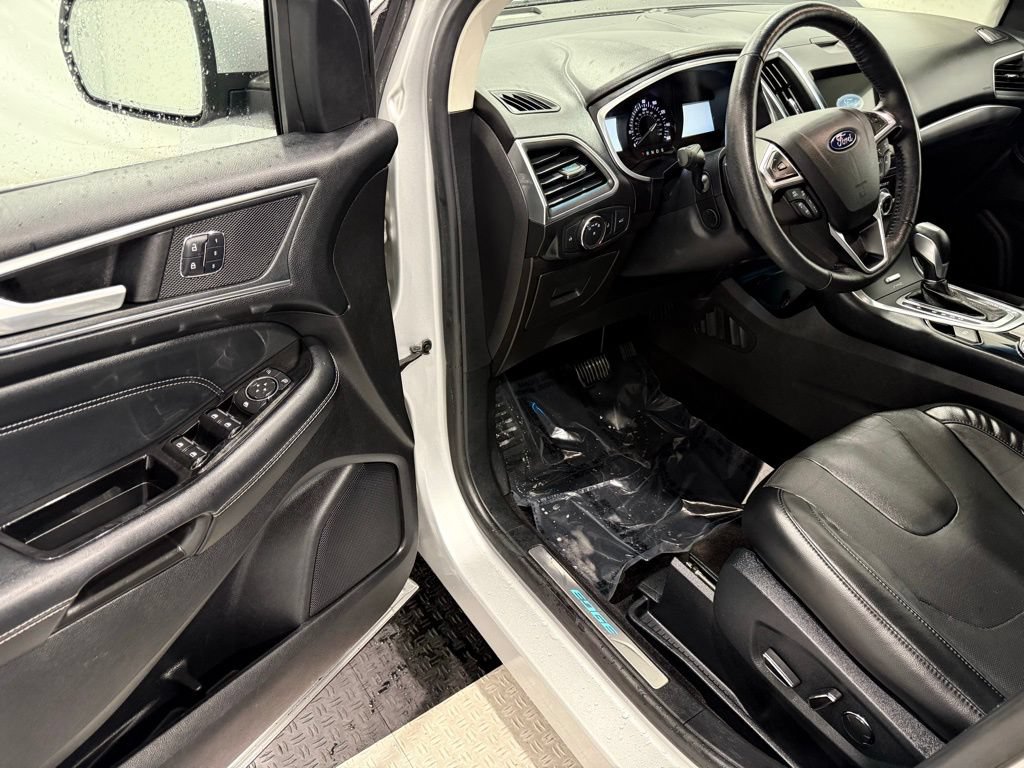 Used 2017 Ford Edge Titanium w/ Equipment Group 301A AWD/4WD image 32