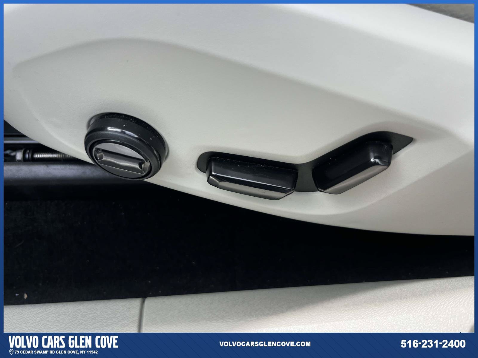 Used 2022 Volvo XC60 B5 Momentum w/ Climate Package AWD/4WD image 17
