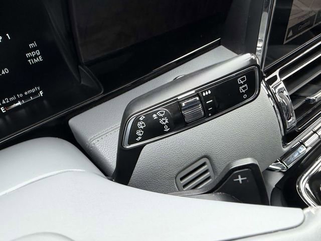 Used 2018 Lincoln Navigator Select image 30