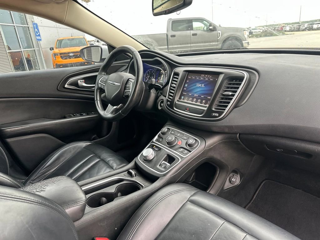 Used 2017 Chrysler 200 Limited Platinum FWD image 31