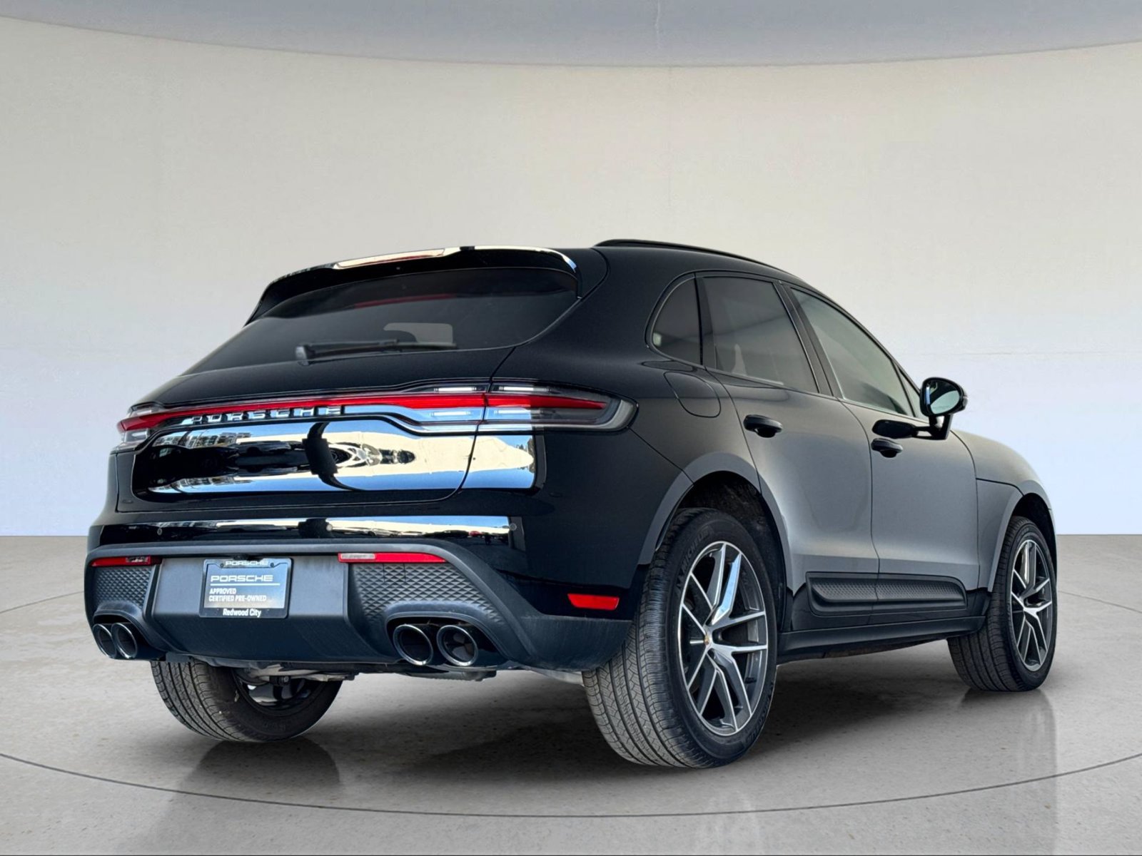 Certified 2026 Porsche Macan AWD/4WD image 8