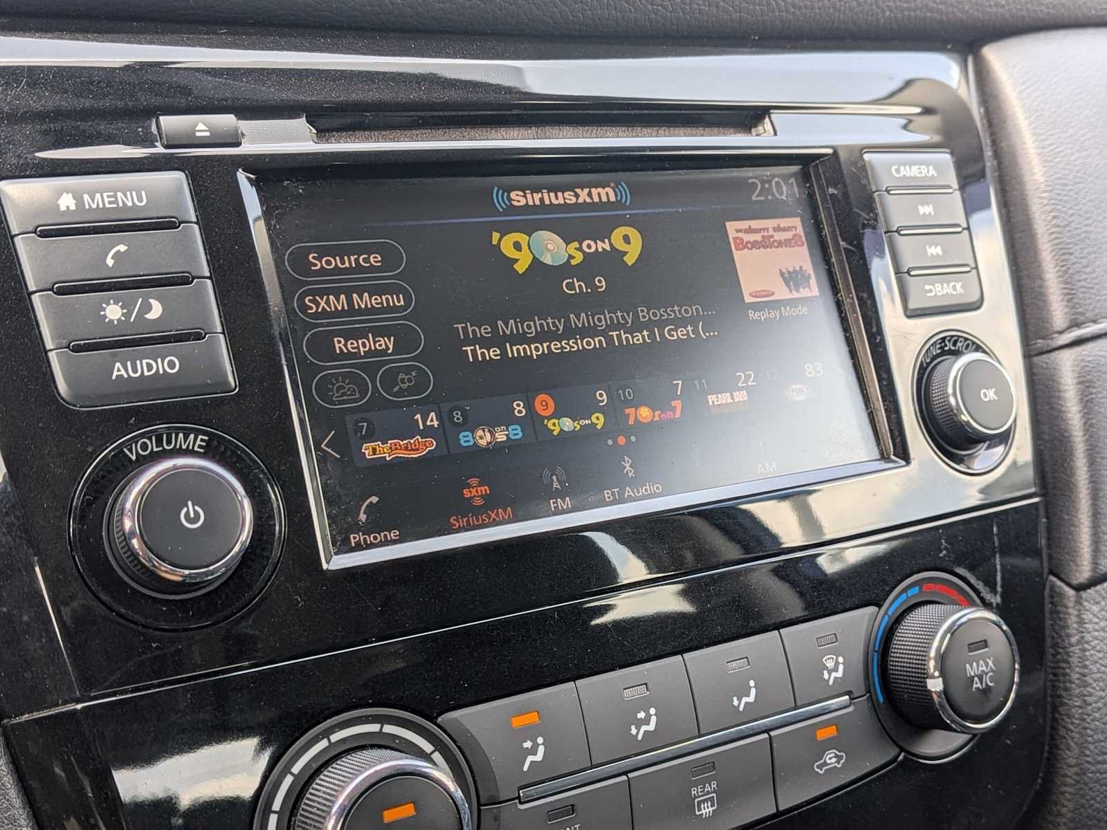 Used 2018 Nissan Rogue S AWD/4WD image 27