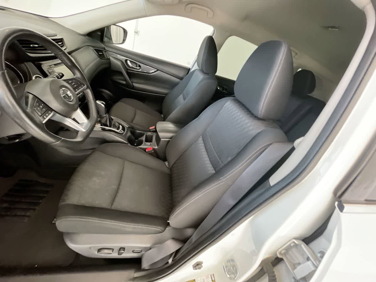 Used 2019 Nissan Rogue SV image 11
