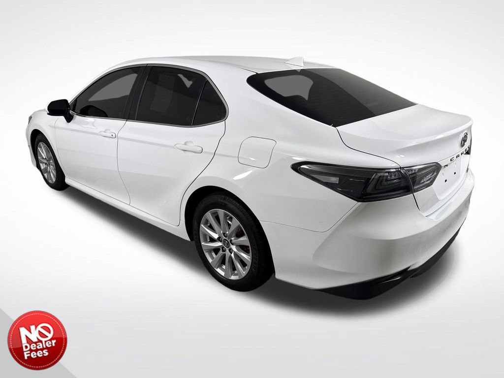 Used 2019 Toyota Camry LE FWD image 3