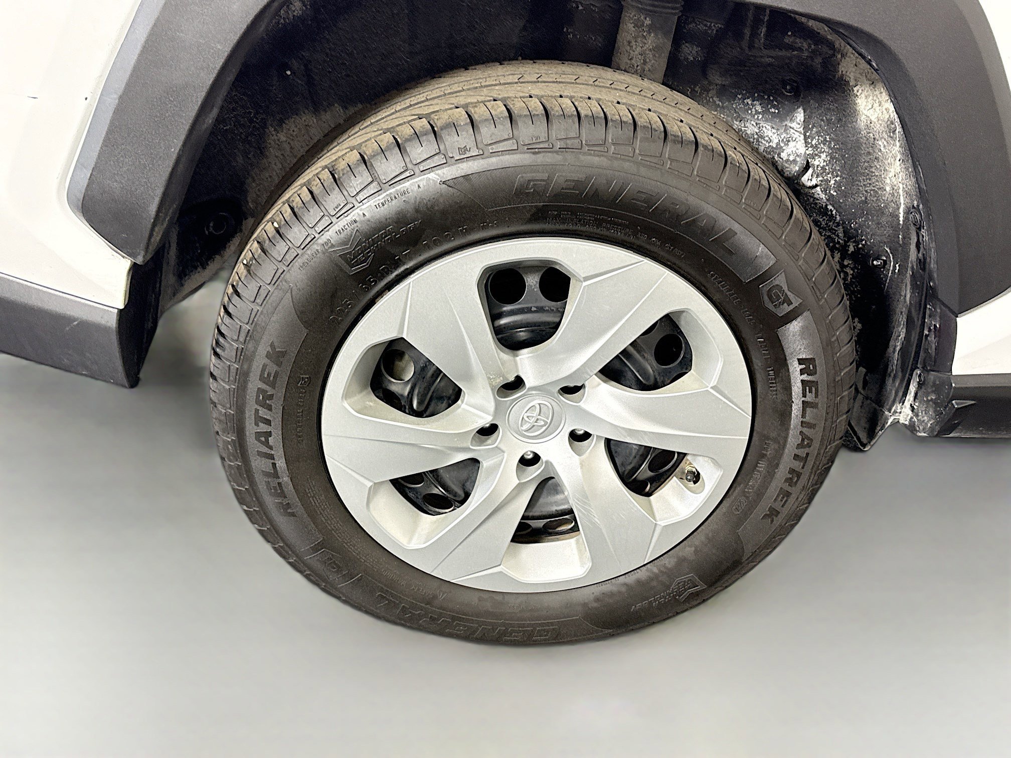 Used 2020 Toyota RAV4 LE image 32