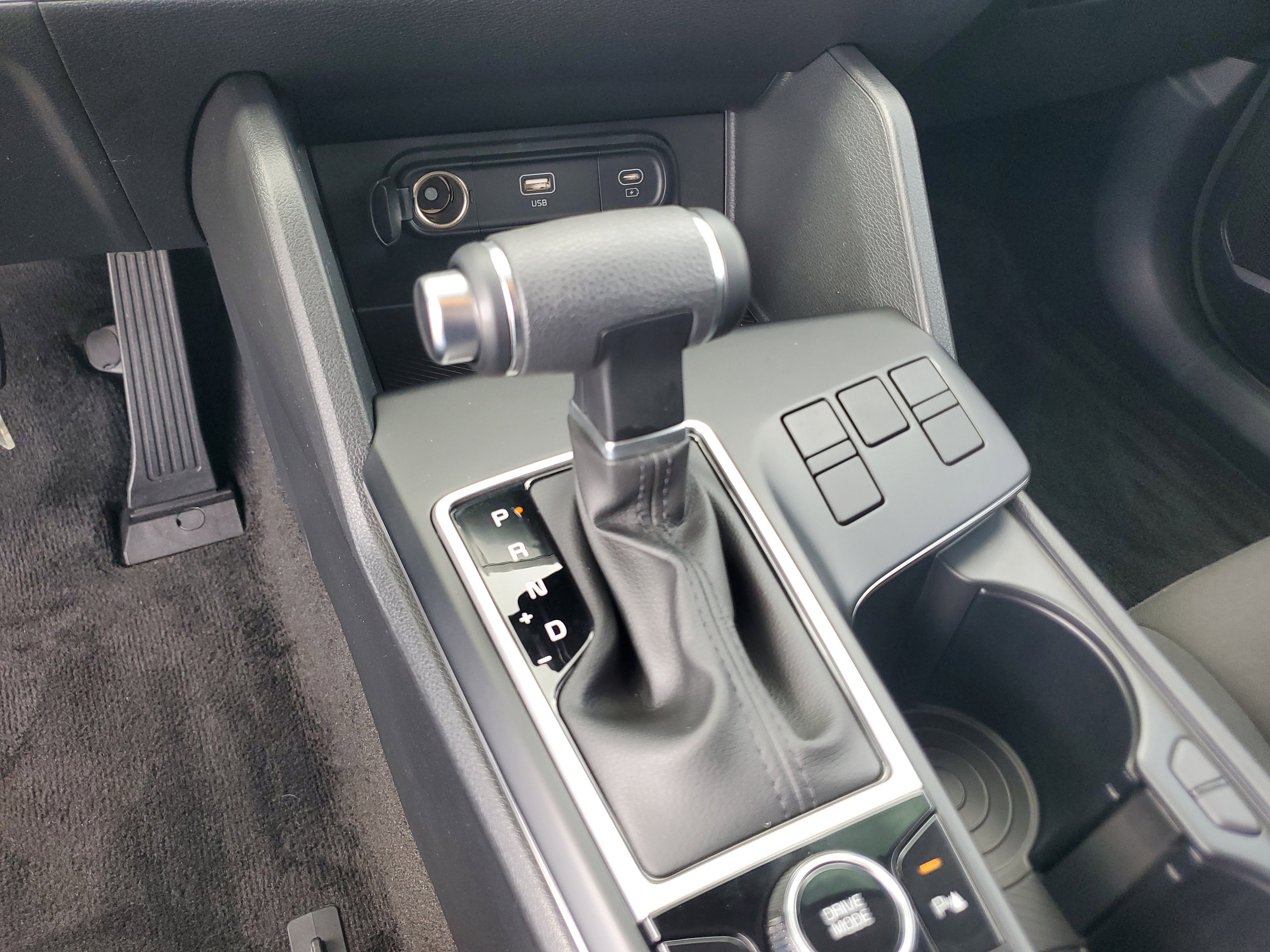 Used 2025 Kia Sportage LX image 24