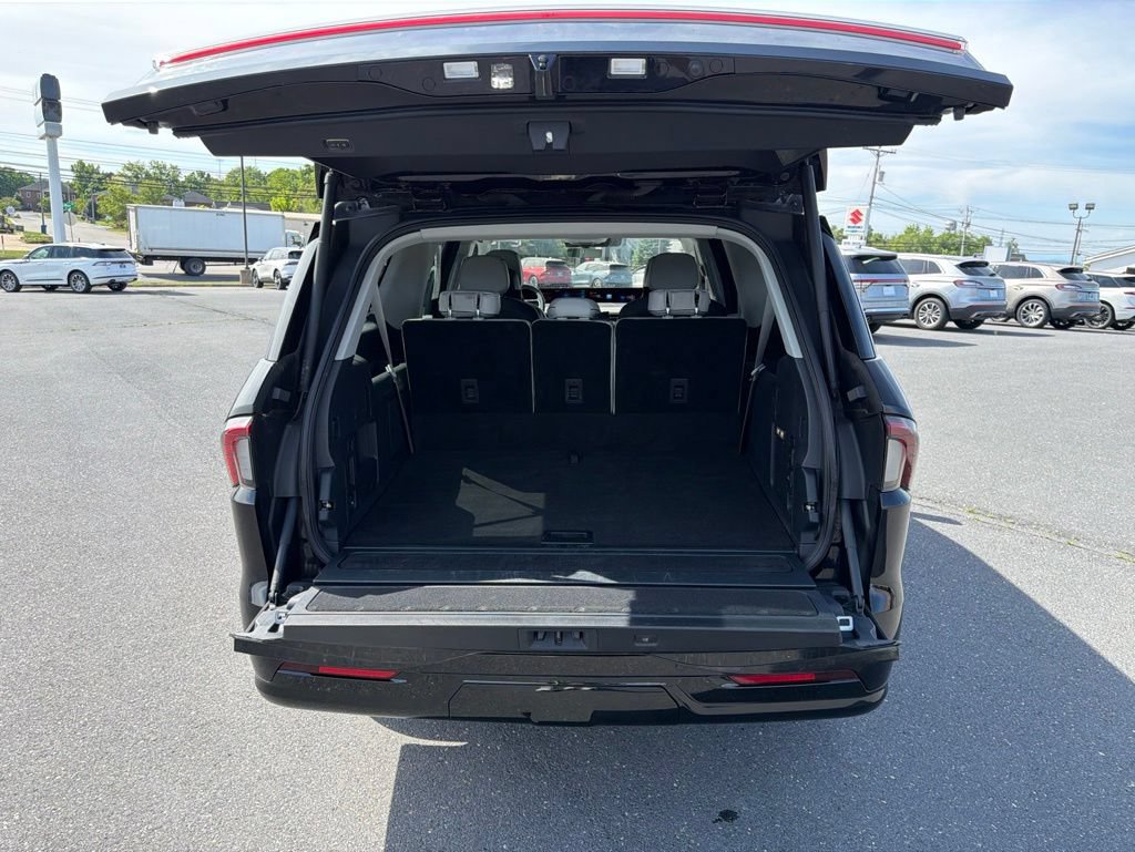 Certified 2025 Lincoln Navigator L Black Label AWD/4WD image 17