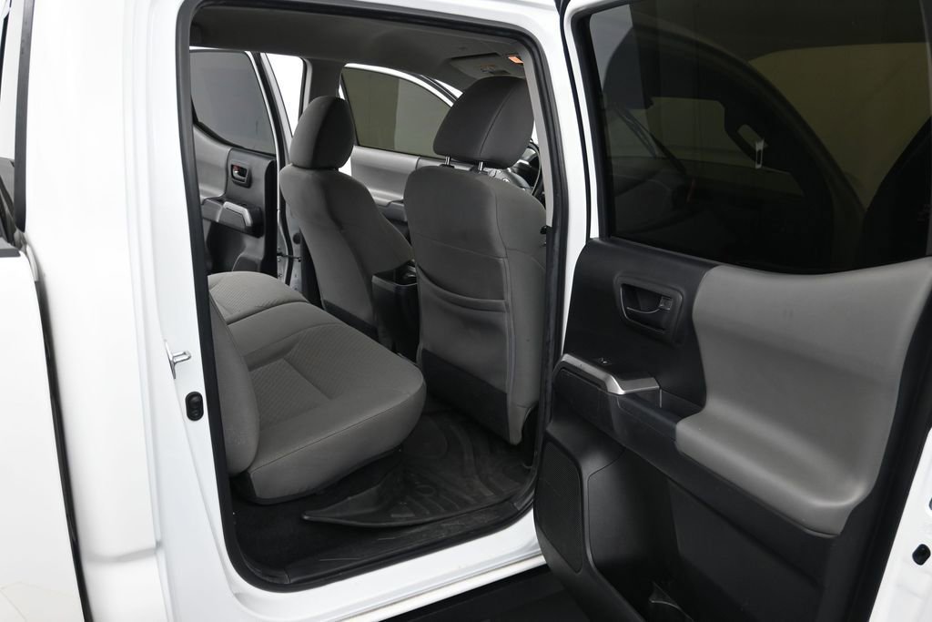 Used 2022 Toyota Tacoma SR5 AWD/4WD image 11